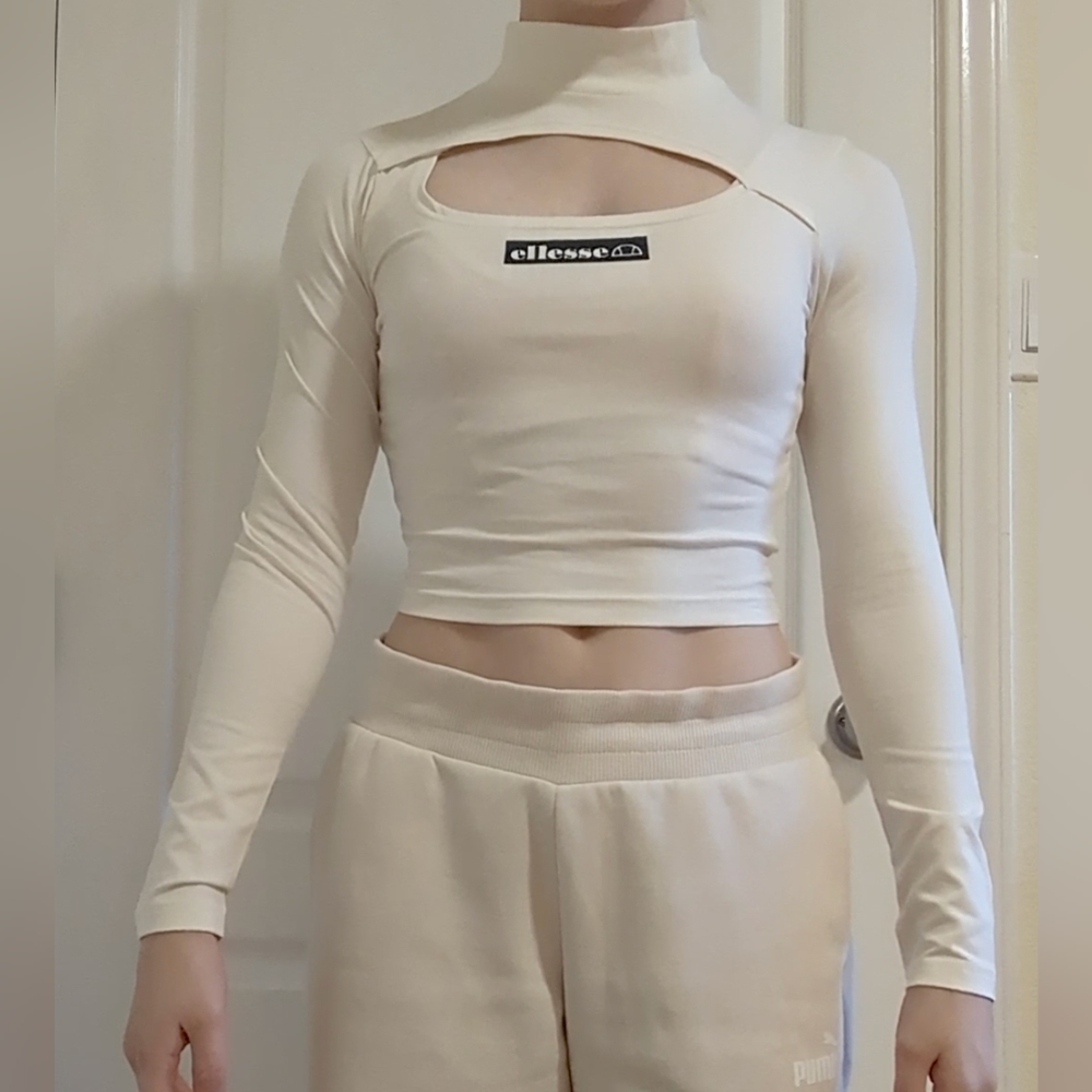 Ellese - Gullia Long sleeve Cut out top Off-white 🤍